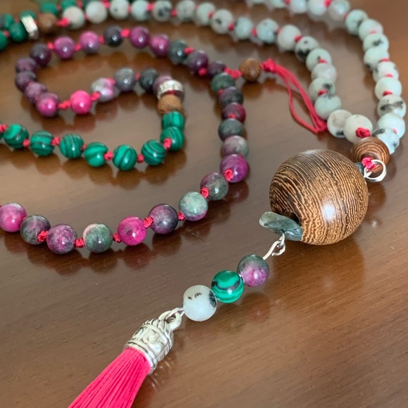 Knotted mala necklace handmade by My BrownDog - Picture 5 of 5